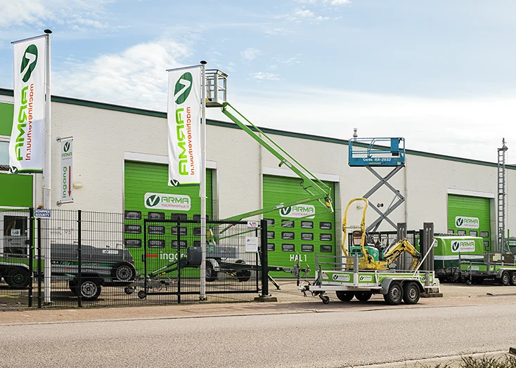 Gevelreclame, banners en stickers voor Arma Machine Verhuur